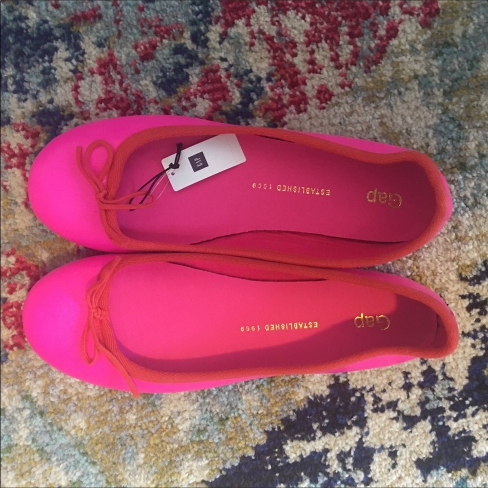 Never worn pink flats